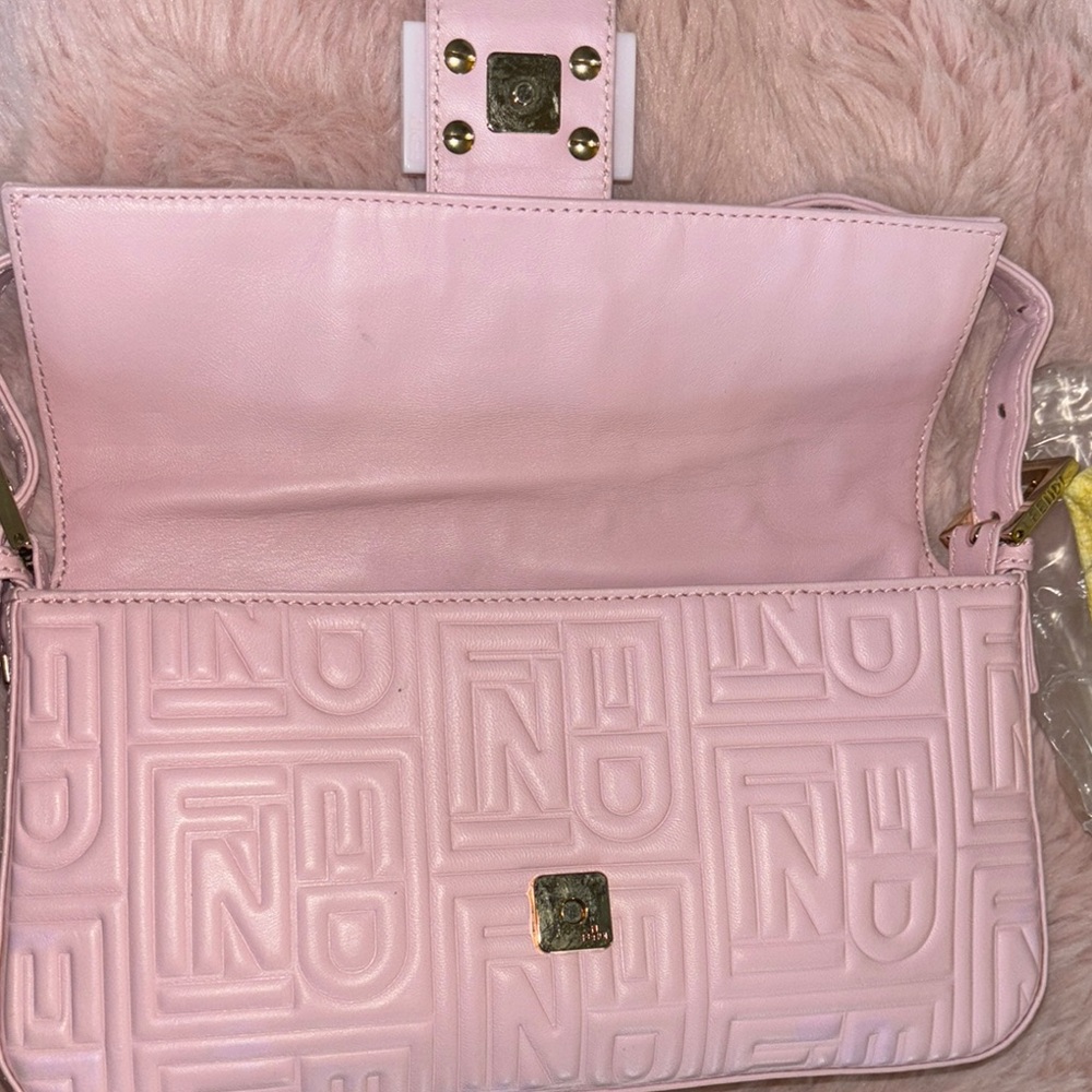 Fendi Logo Embossed Nappa Pink Leather Baguette - Picture 14 of 17